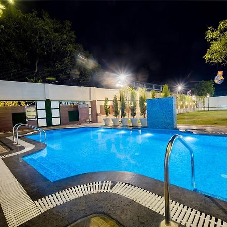 Hotel Vasdaa Grand 데라둔 외부 사진