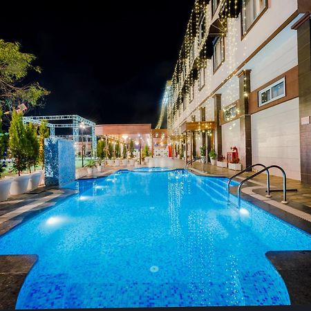 Hotel Vasdaa Grand 데라둔 외부 사진