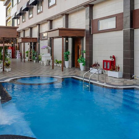 Hotel Vasdaa Grand 데라둔 외부 사진
