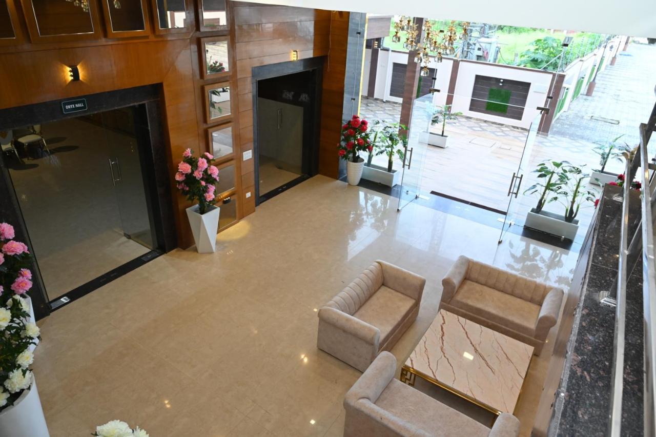 Hotel Vasdaa Grand 데라둔 외부 사진