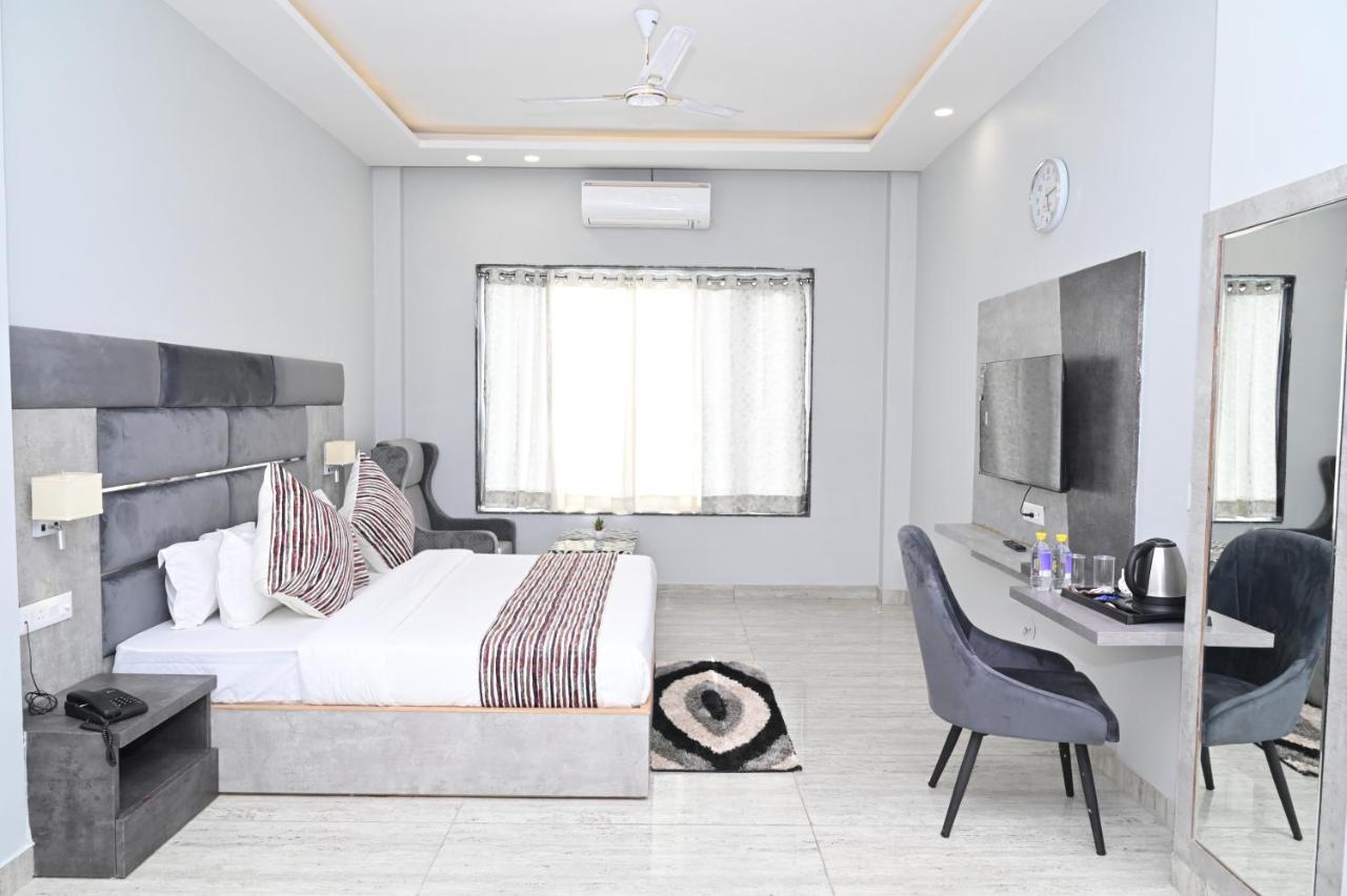 Hotel Vasdaa Grand 데라둔 외부 사진