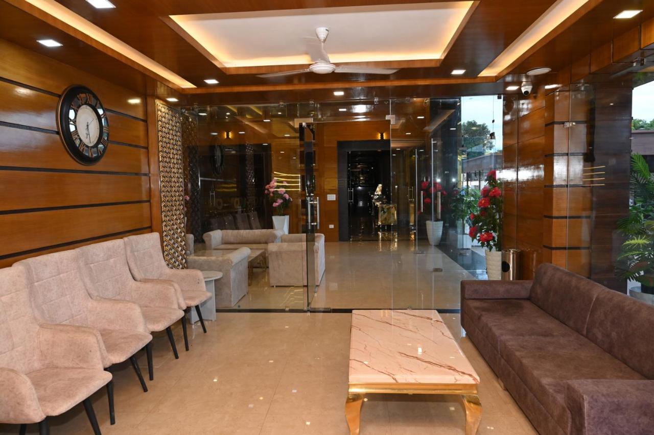 Hotel Vasdaa Grand 데라둔 외부 사진