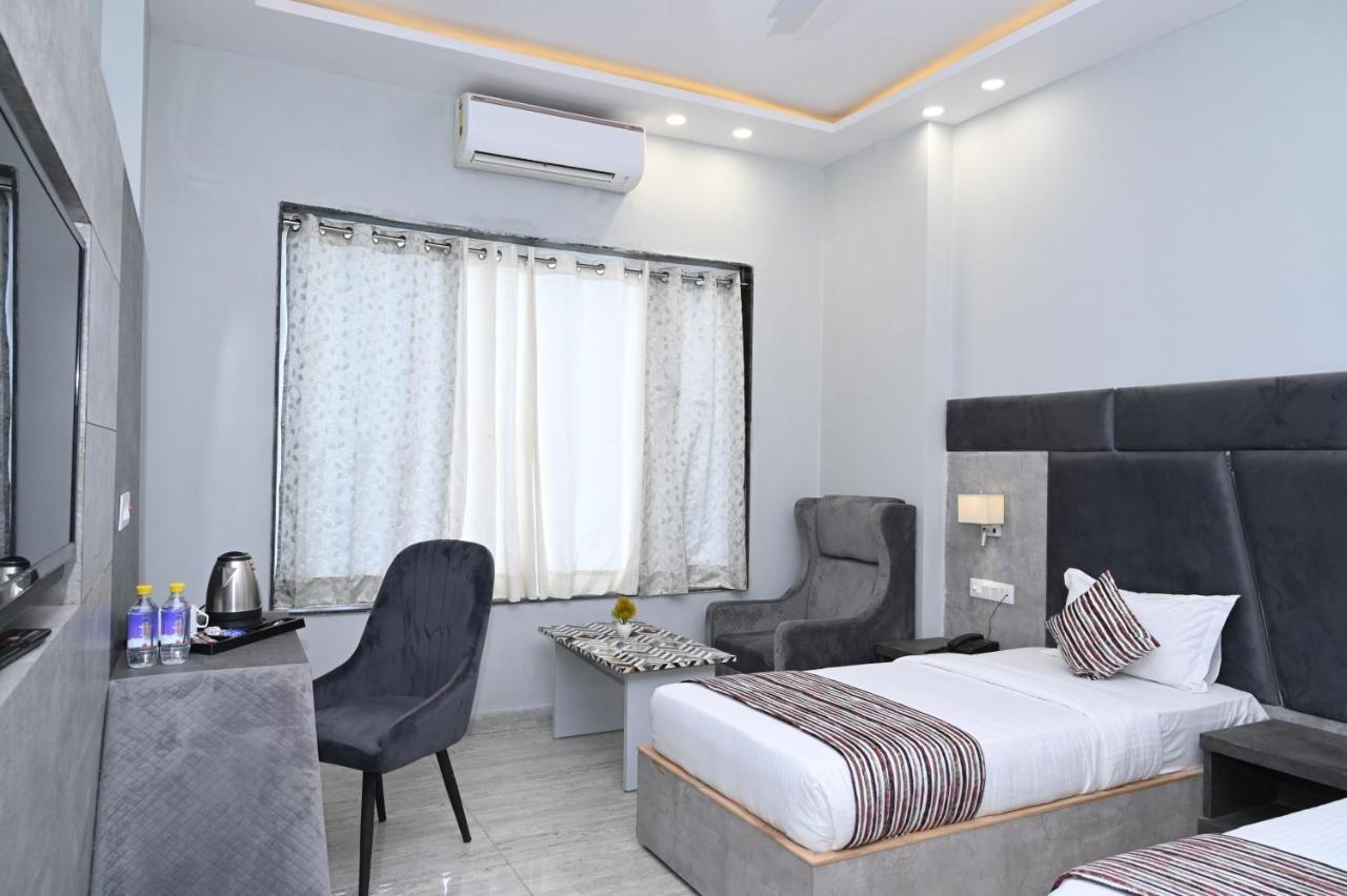 Hotel Vasdaa Grand 데라둔 외부 사진
