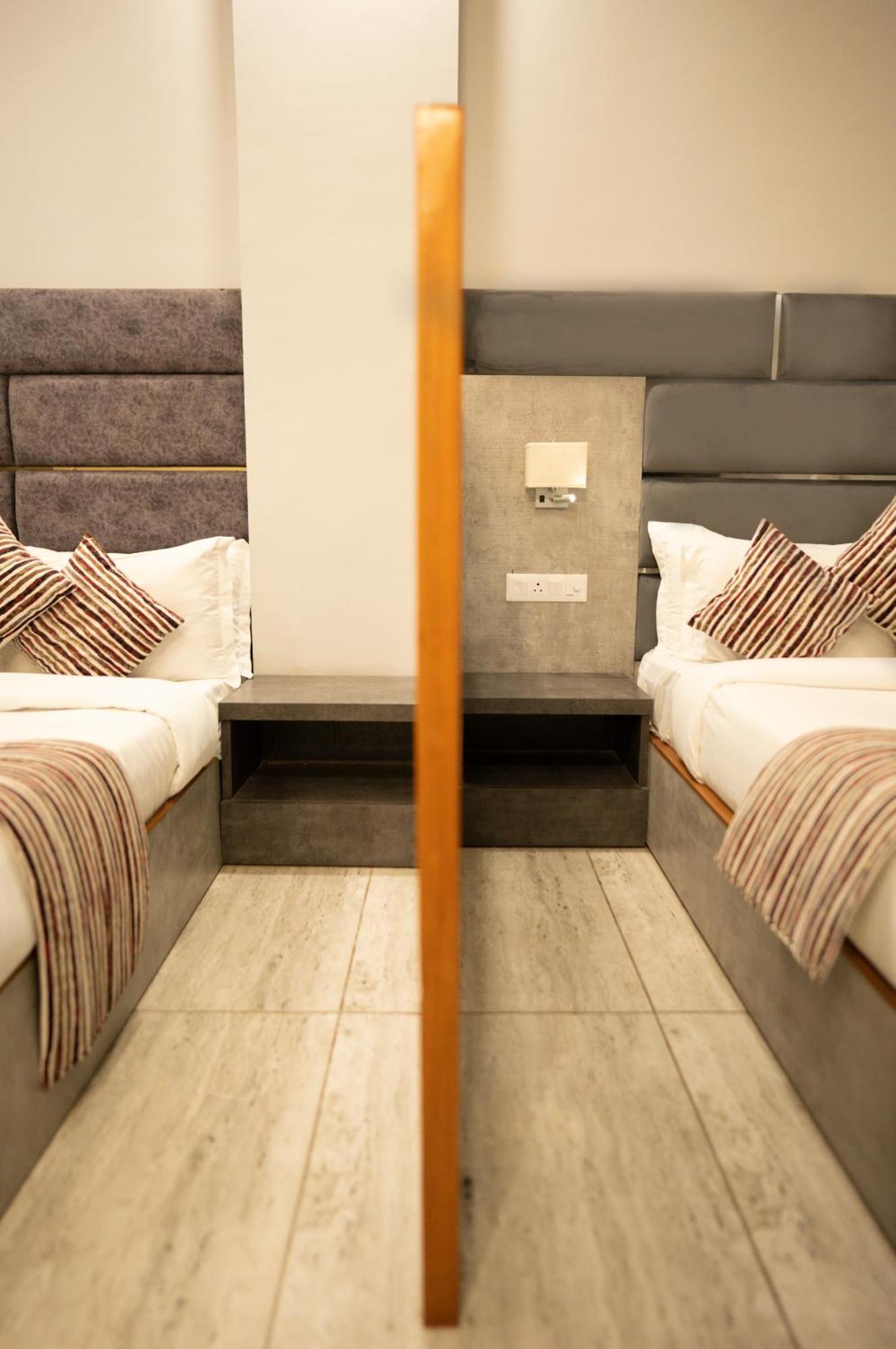 Hotel Vasdaa Grand 데라둔 외부 사진
