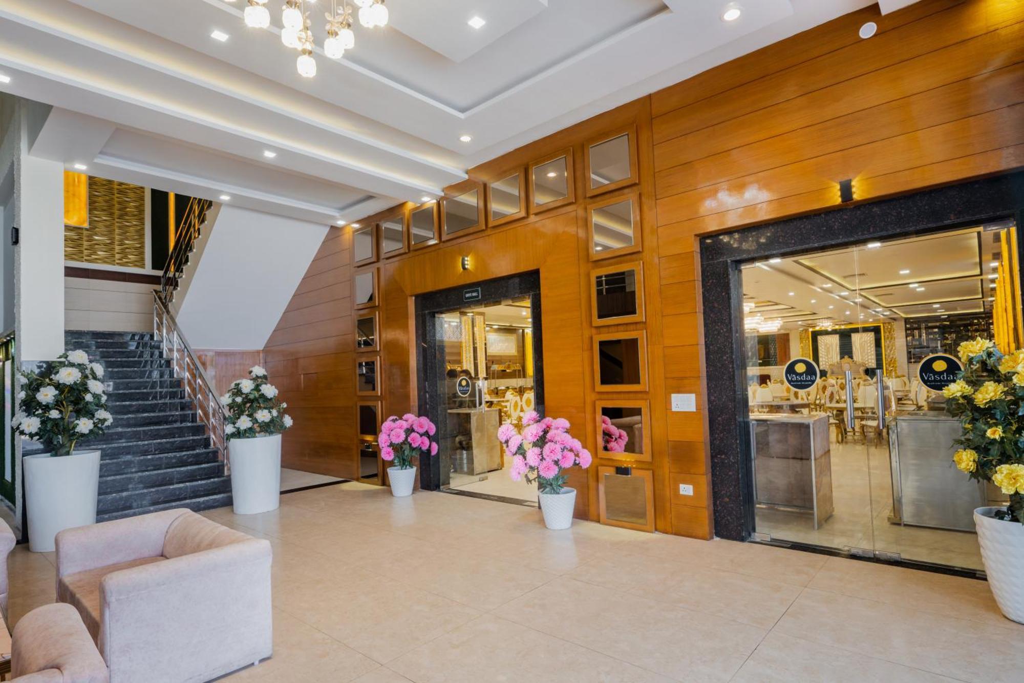 Hotel Vasdaa Grand 데라둔 외부 사진