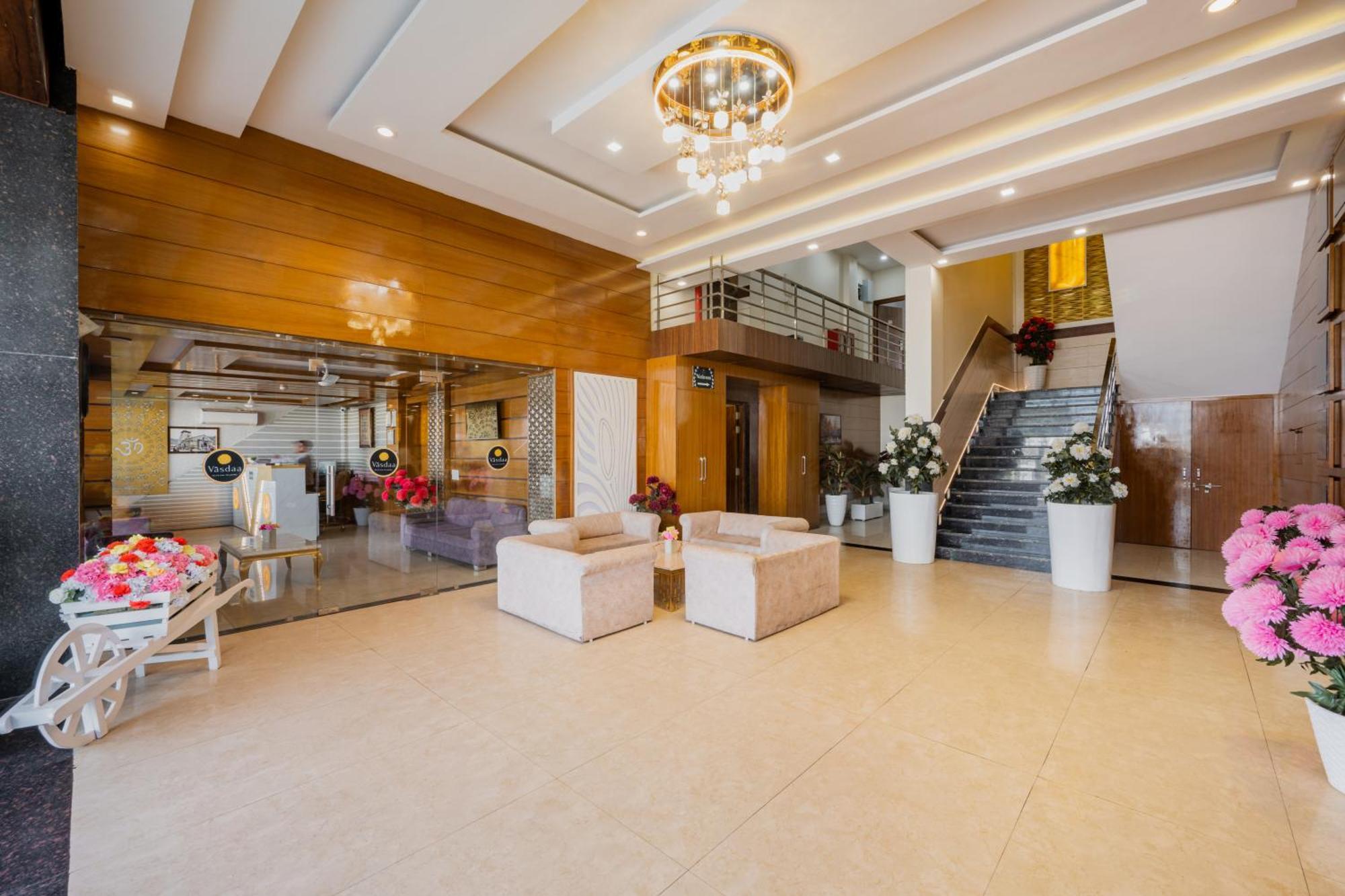 Hotel Vasdaa Grand 데라둔 외부 사진