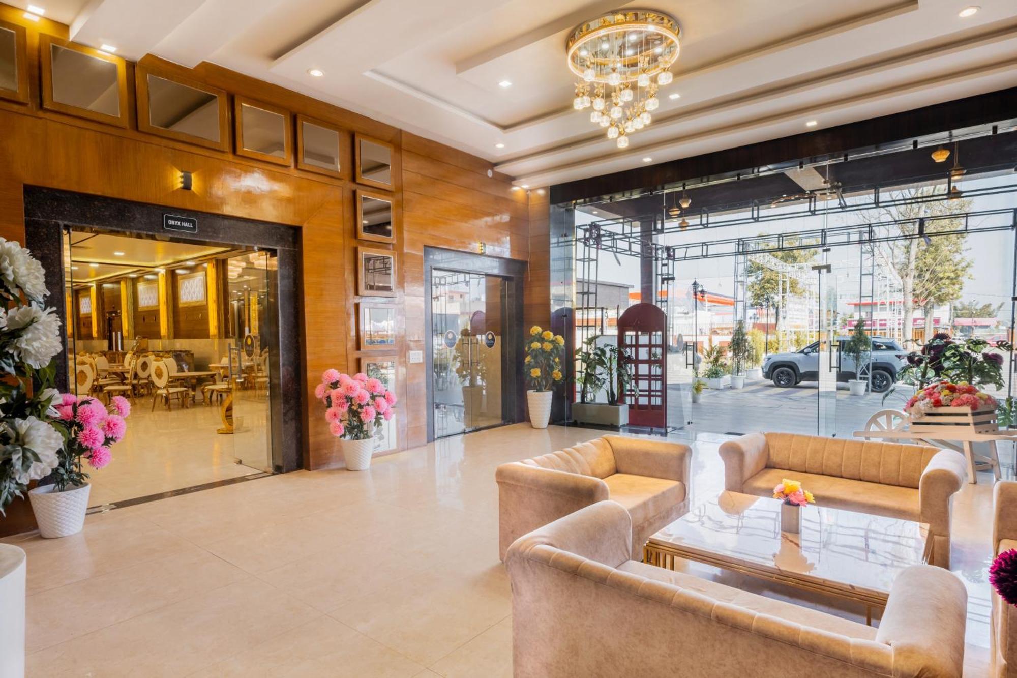 Hotel Vasdaa Grand 데라둔 외부 사진