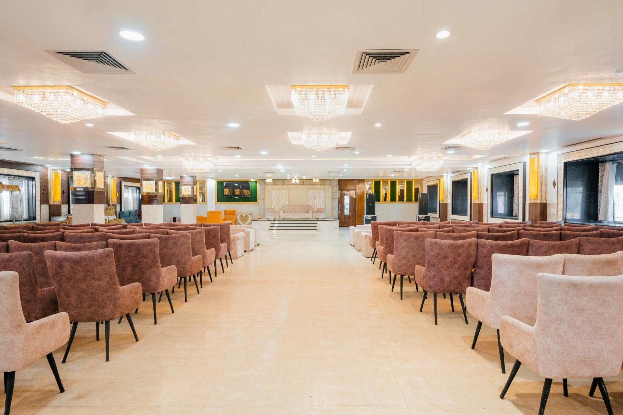 Hotel Vasdaa Grand 데라둔 외부 사진