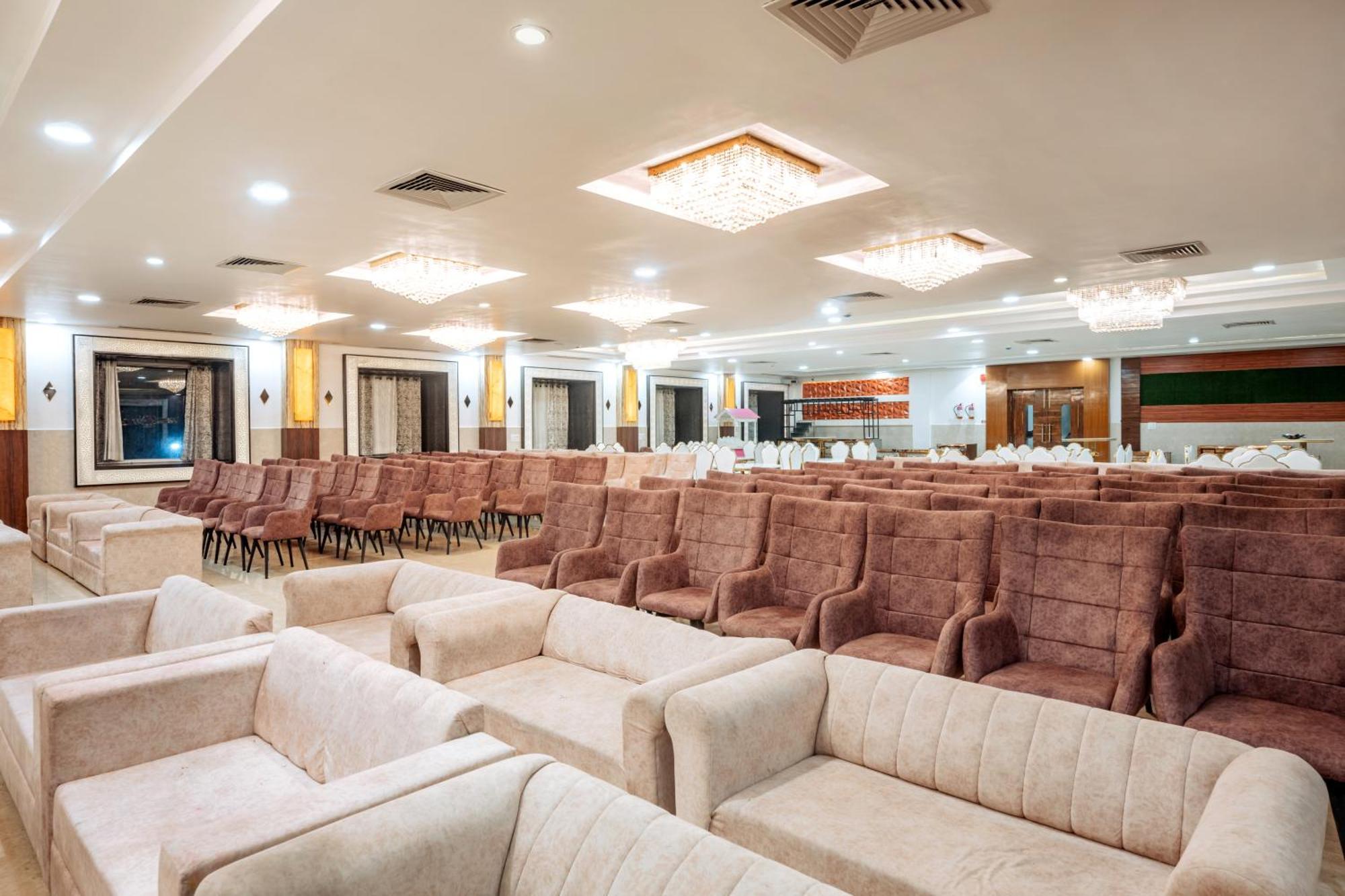 Hotel Vasdaa Grand 데라둔 외부 사진