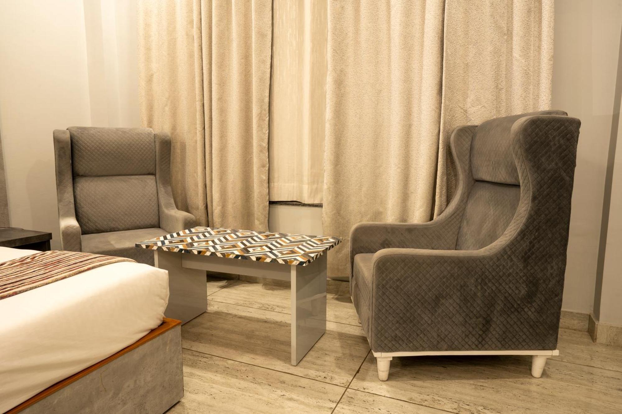 Hotel Vasdaa Grand 데라둔 외부 사진
