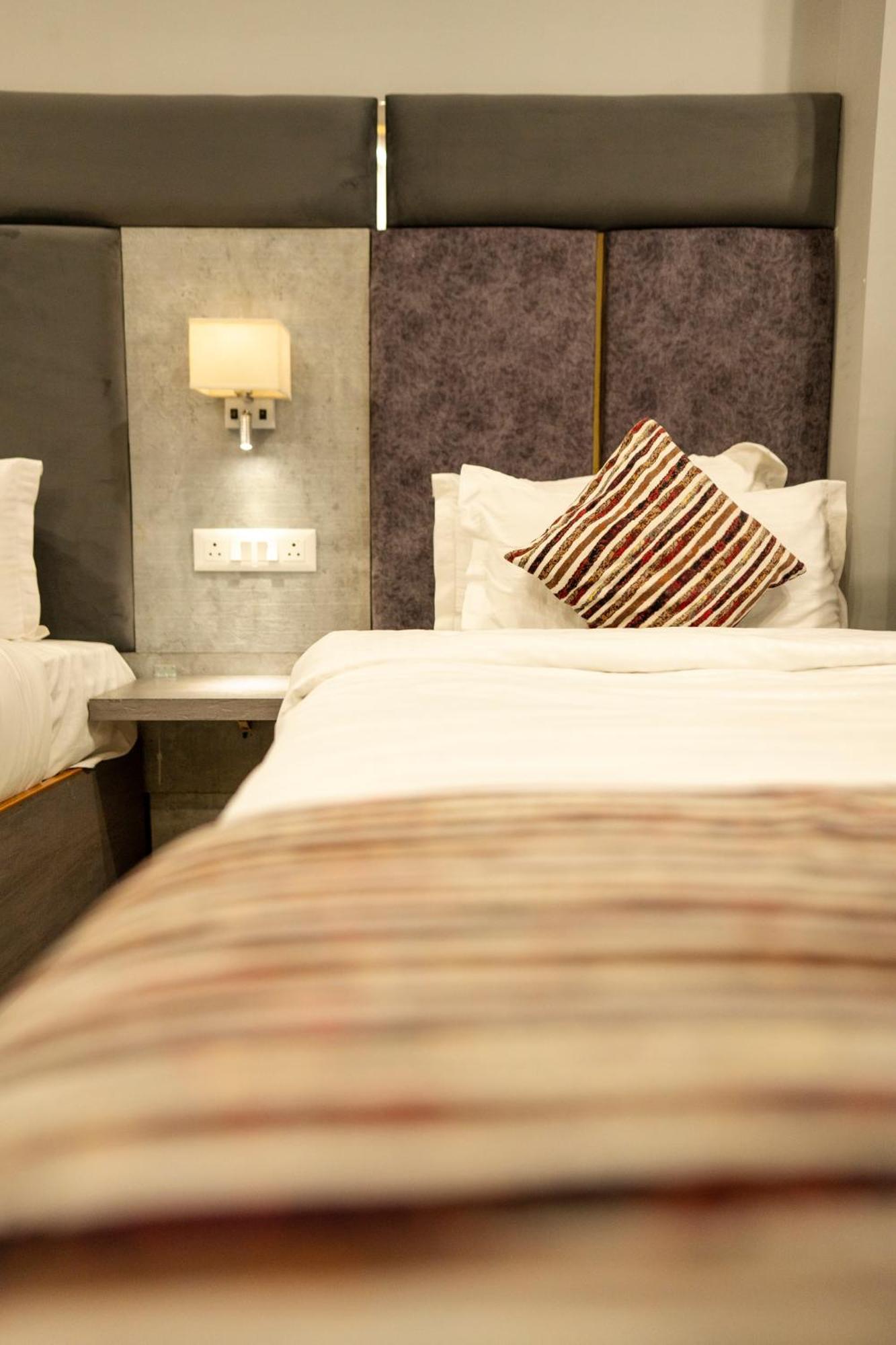 Hotel Vasdaa Grand 데라둔 외부 사진