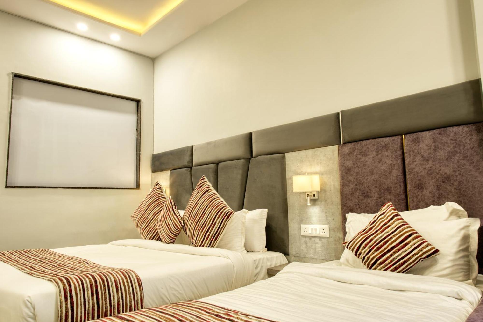 Hotel Vasdaa Grand 데라둔 외부 사진