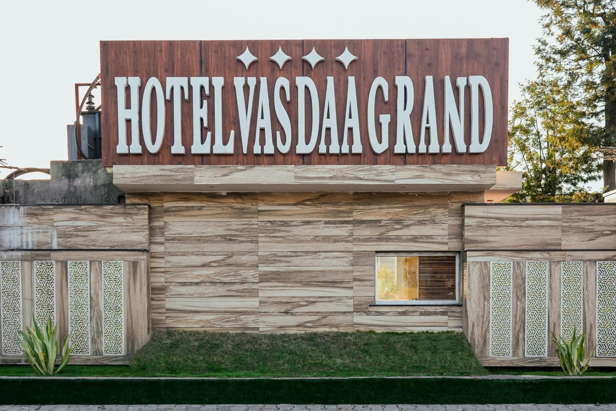 Hotel Vasdaa Grand 데라둔 외부 사진