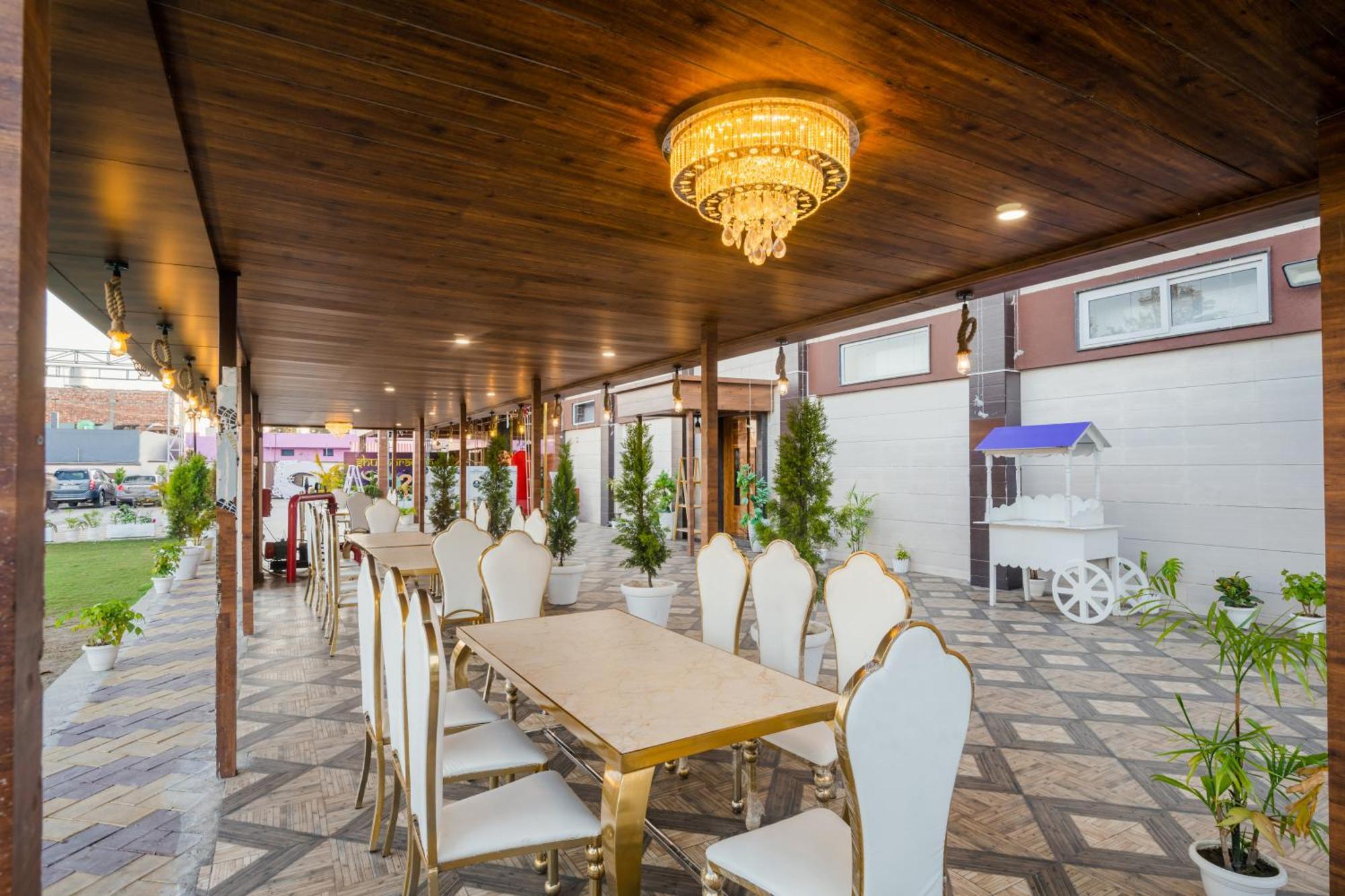 Hotel Vasdaa Grand 데라둔 외부 사진