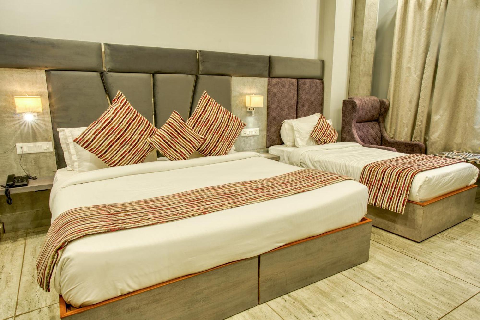 Hotel Vasdaa Grand 데라둔 외부 사진