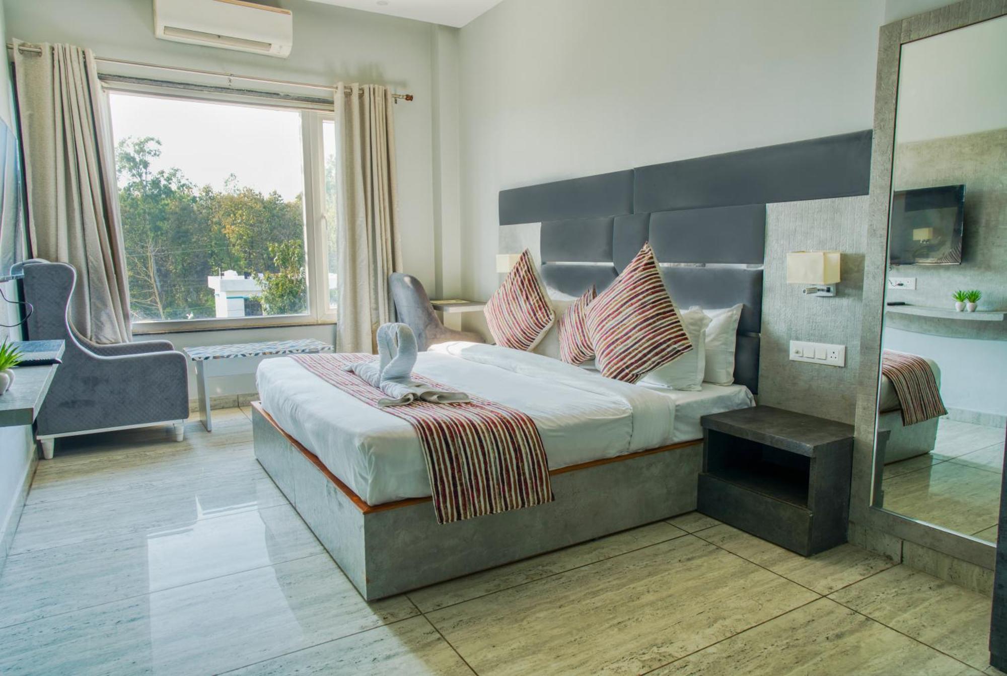 Hotel Vasdaa Grand 데라둔 외부 사진