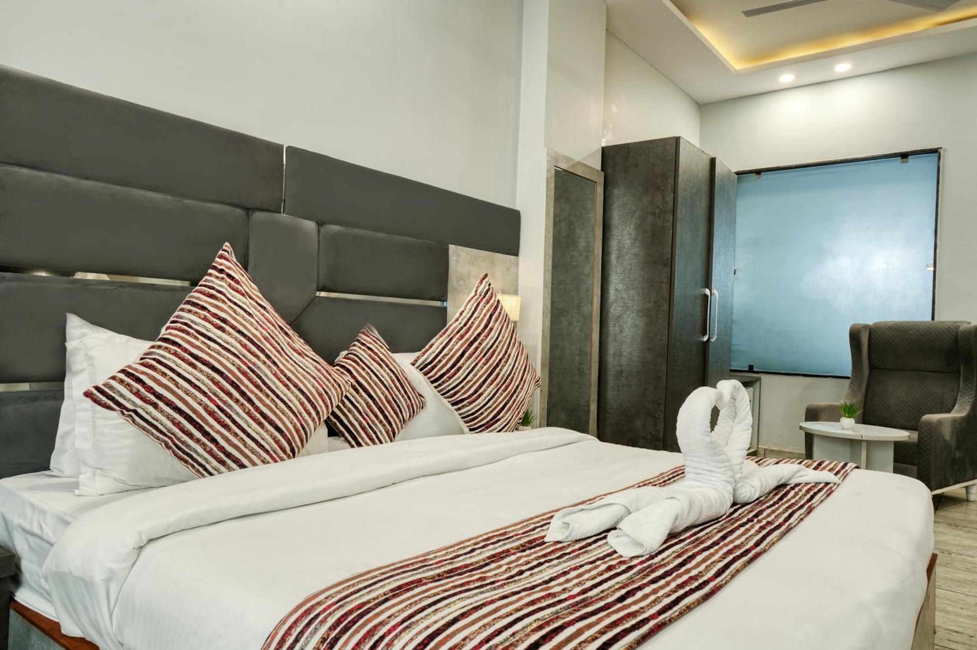 Hotel Vasdaa Grand 데라둔 외부 사진