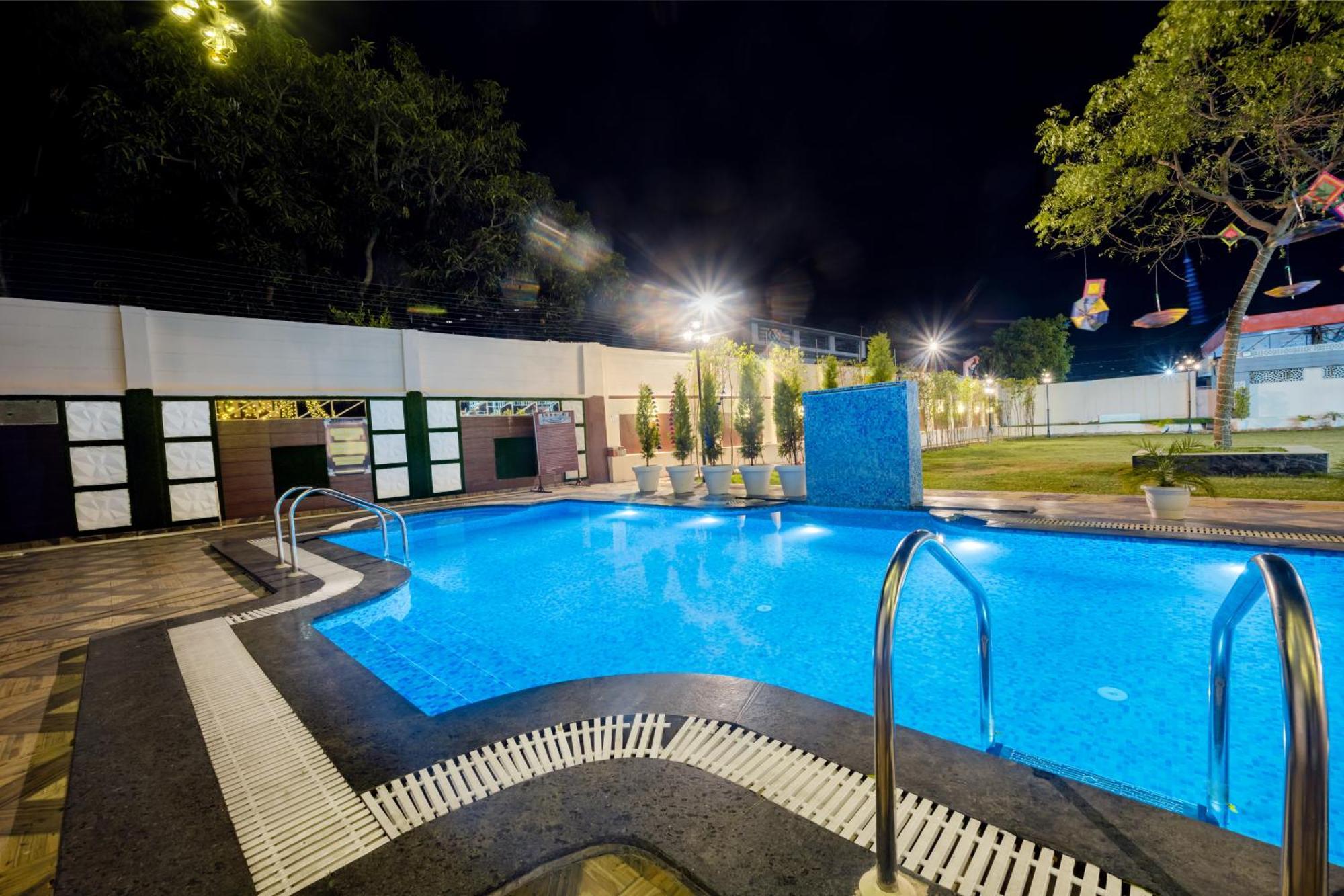 Hotel Vasdaa Grand 데라둔 외부 사진