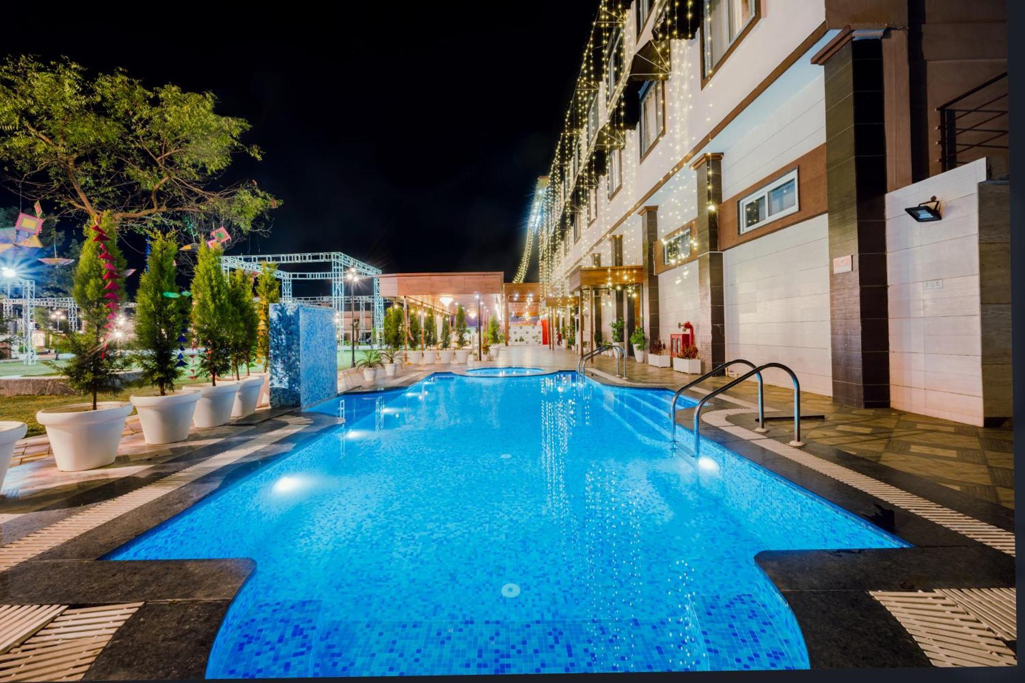 Hotel Vasdaa Grand 데라둔 외부 사진