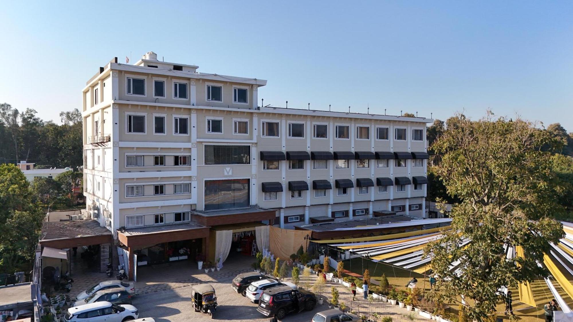 Hotel Vasdaa Grand 데라둔 외부 사진
