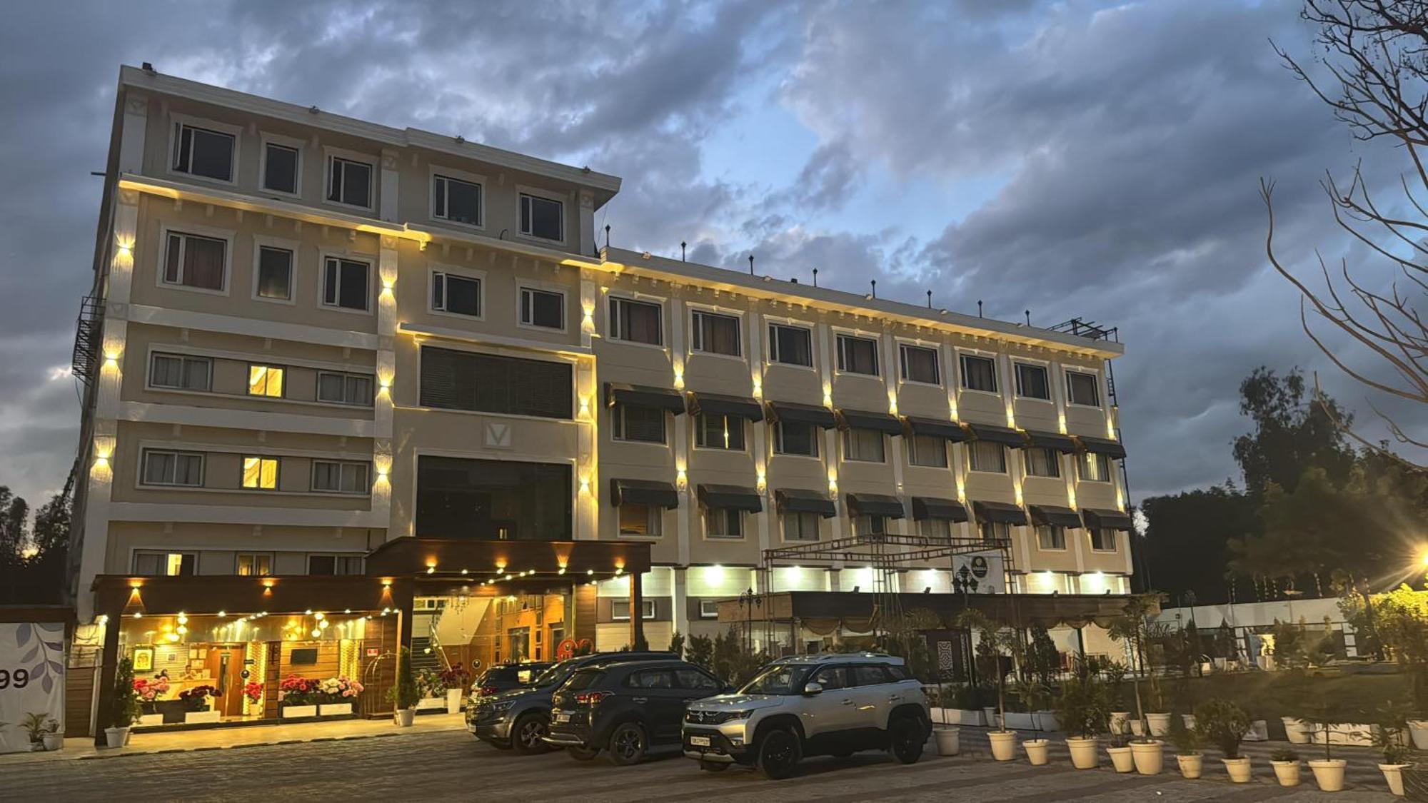Hotel Vasdaa Grand 데라둔 외부 사진